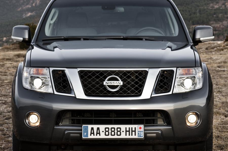  Nissan Navara 2011 года  (фото 10 из 20)